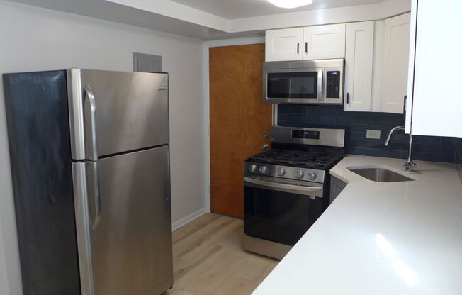 2 beds, 1 bath, $1,695, Unit 7770 - Unit #2