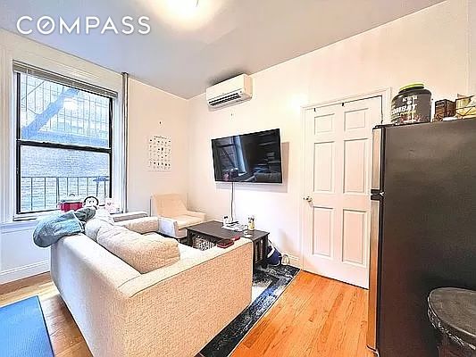 90 THOMPSON ST