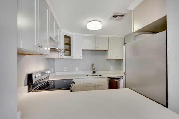1 bed, 1 bath, 635 sqft, $3,100, Unit 418
