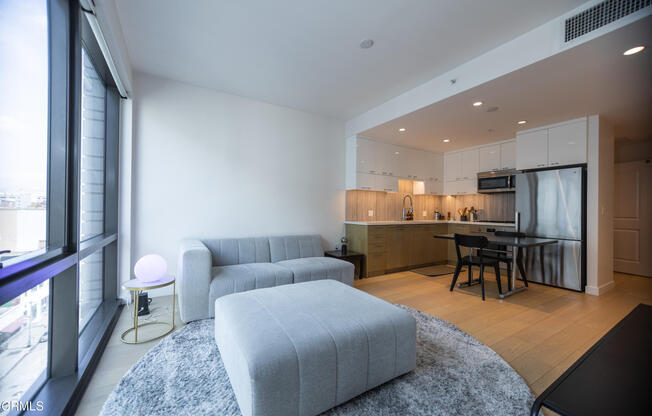 1 bed, 1 bath, 752 sqft, $3,811, Unit 911