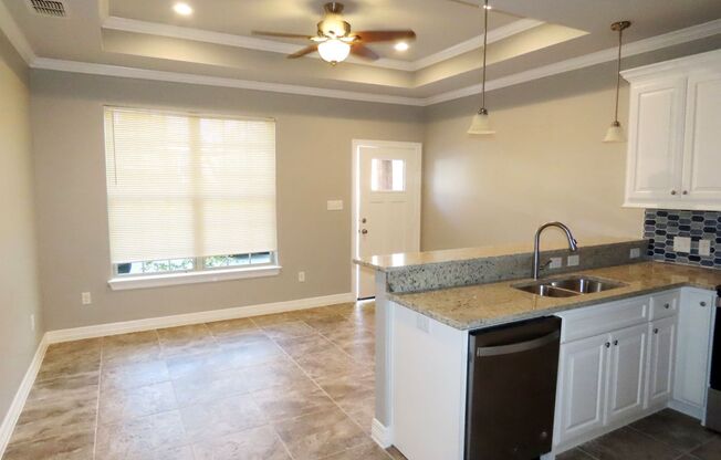 Beautiful 2 Bedroom, 2 Bath Duplex Near Tyler's Hospital District!