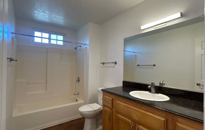 2 beds, 1 bath, 920 sqft, $2,595, Unit J6