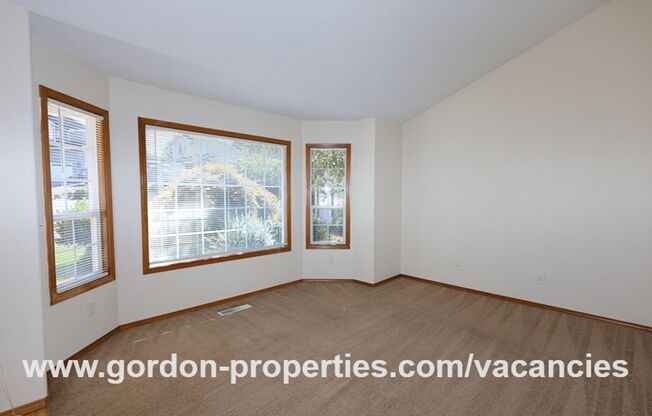 $2,495.00 - SE Condor Pl - Gresham 3 bedroom home backing to greenspace