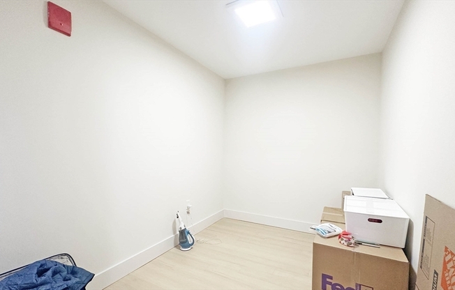 1 bed, 1.5 baths, 914 sqft, $4,200, Unit 802