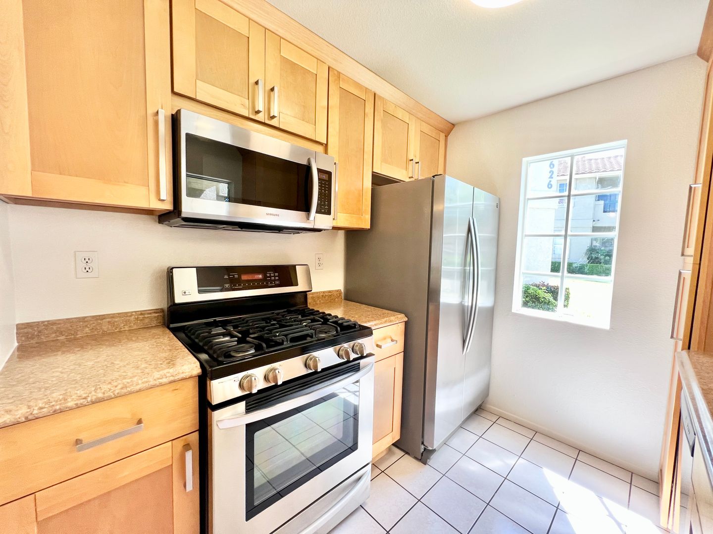 Beautiful 2 Bedroom/ 2 Bathroom Condo located in Mira Mesa!