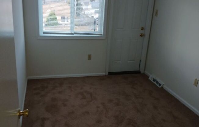 2 beds, 1 bath, $1,650, Unit 522B