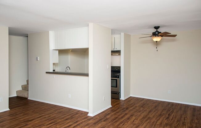 2 beds, 1.5 baths, 990 sqft, $2,395, Unit 242