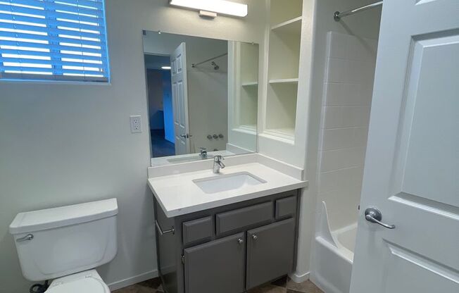 2 beds, 2 baths, 902 sqft, $1,839, Unit L3