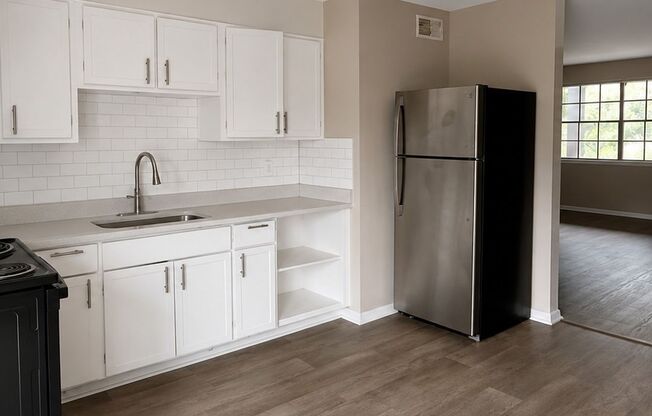2 beds, 1 bath, 1,010 sqft, $1,150, Unit I01