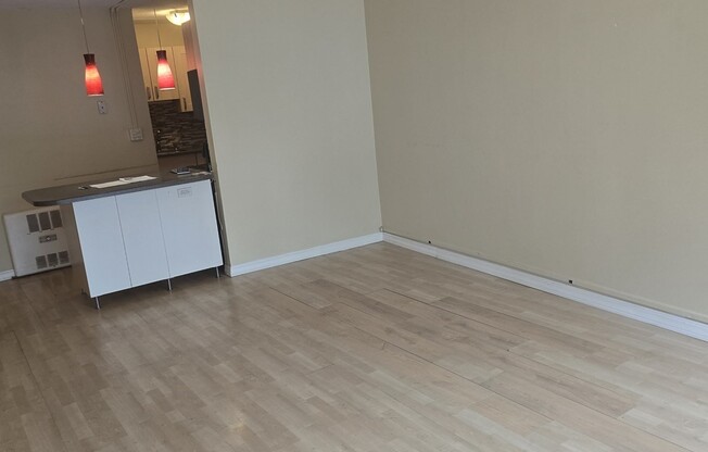 2 beds, 1 bath, 810 sqft, $3,000, Unit T35