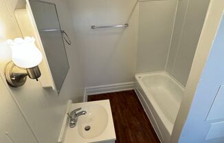 1 bed, 1 bath, $640, Unit Apt 2 Rear