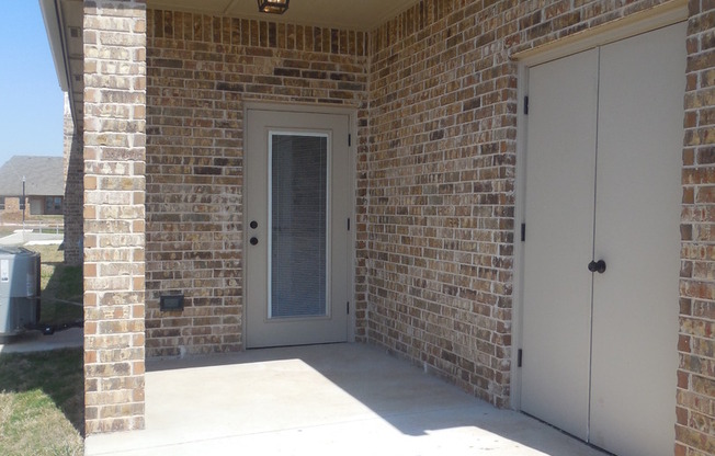 3 beds, 2 baths, $1,950