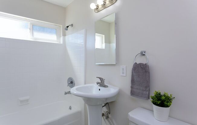 Studio, 1 bath, 444 sqft, $1,525, Unit 02
