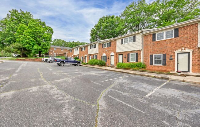 2 Bedroom, 1.5 Bathroom Condo in High Point!