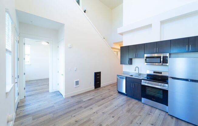 3 beds, 2 baths, 1,016 sqft, $2,299, Unit 1101