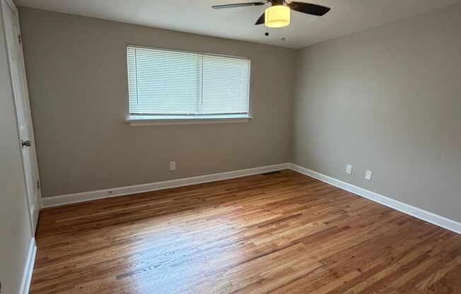 NEWLY RENOVATED!! 2 BEDROOM TOWNHOME (500.00 off FIRST FULL MONTHS RENT )