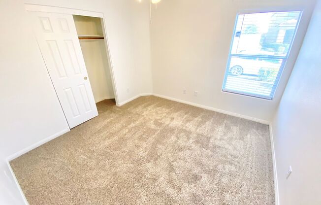 LIMITED TIME ONLY!! M-IN SPECIAL OF $1000 OFF SECOND MONTH'S RENT WITH THIS GORGEOUS 3 BEDROOM / 2 FULL BATH SINGLE FAMILY HOME , WITH 2 CAR GARAGE