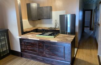 1514 w Lake St - Uptown Living Only Steps from Lakes & Restaurants, Shopping, Etc!