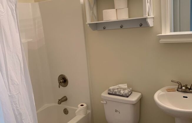 2 beds, 2 baths, 1,000 sqft, $1,625, Unit 207