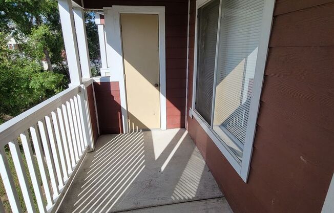 College Station - 4 bedroom / 4 bath / 3rd story condo / Pool on site.