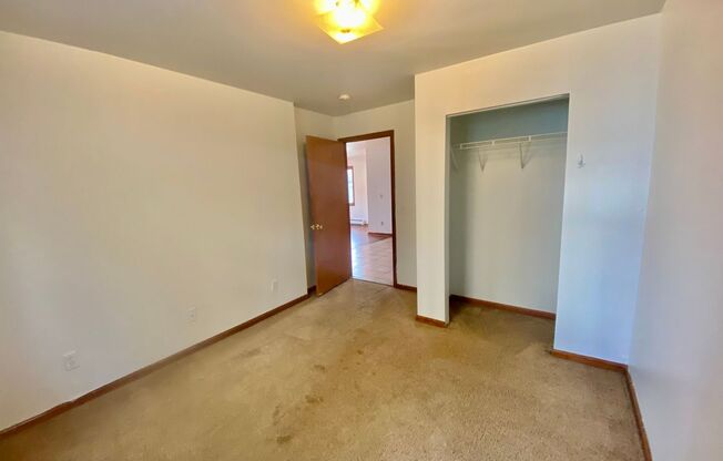 3 beds, 1 bath, $1,550, Unit 6