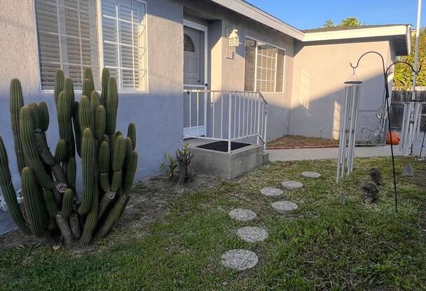 Private 3BR/2BA Cottage Retreat- Detached Home w/Backyard, Washer & Dryer