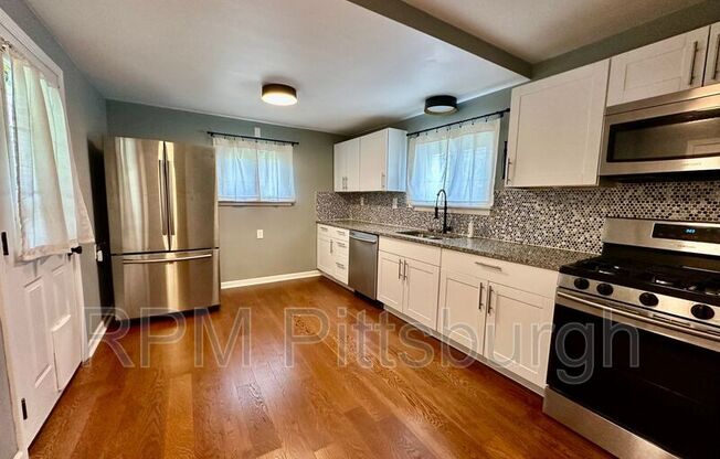 237 MARY ST