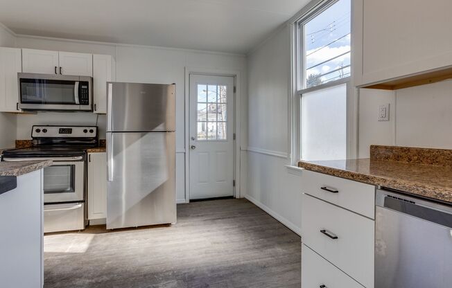 Available Now  - BEAUTIFUL FULLY RENOVATED 3 BEDROOM HOUSE