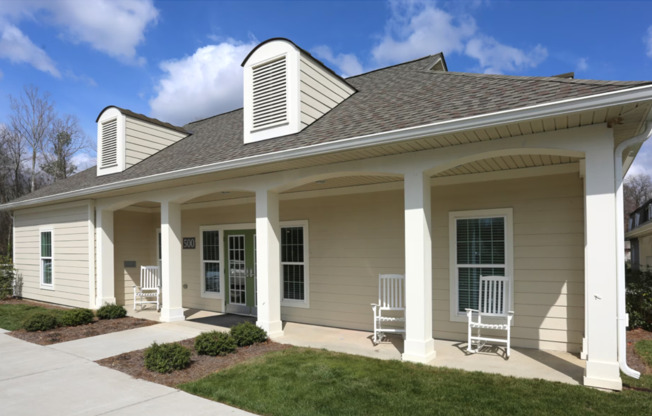 Courtyard Commons - Apartments on West Main