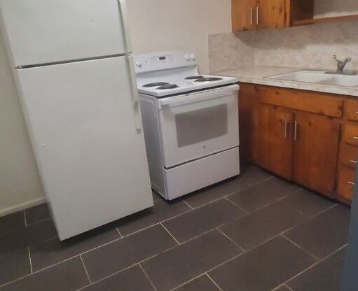 Studio, 1 bath, $750, Unit 22