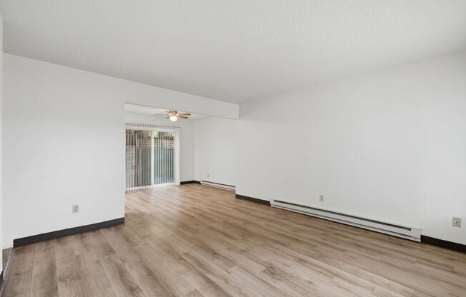 3 beds, 1 bath, 886 sqft, $1,575, Unit 16