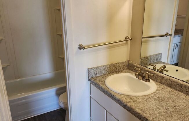 2 beds, 1 bath, 988 sqft, $1,150, Unit 01 - 115