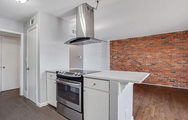 Westport Plaza Apts