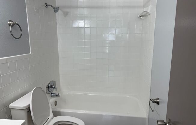 2 beds, 1 bath, 825 sqft, $1,199, Unit 106