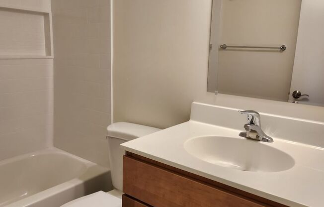 1 bed, 1 bath, 682 sqft, $1,280, Unit GL27004