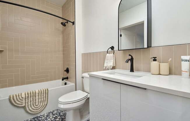 Large Soaking Tub In Bathroom at The Weaver, Philadelphia