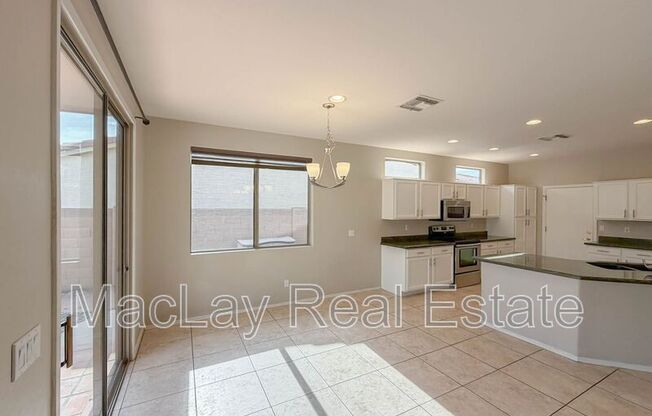 203 W CEDAR DR