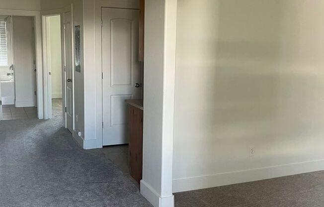 1 bed, 1 bath, 700 sqft, $1,050, Unit 197