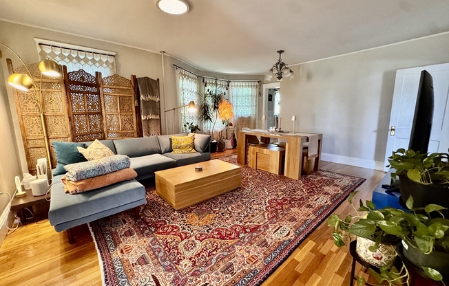 89 BURGET AVE