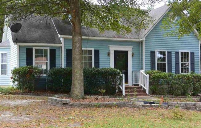 Discover this charming 3-bedroom, 2-bathroom home!