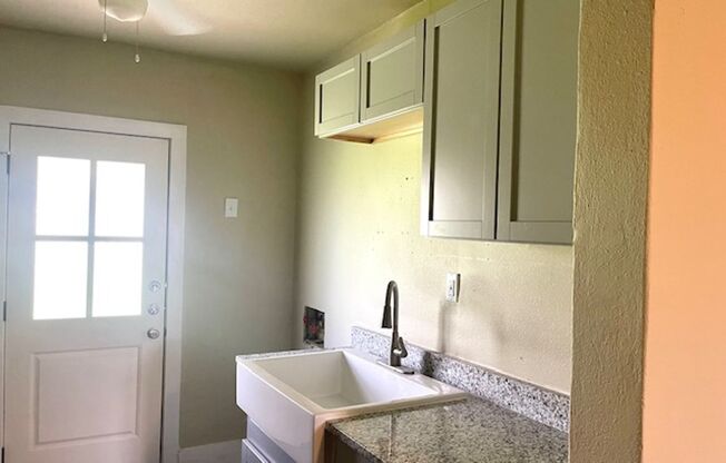 2 beds, 1 bath, 800 sqft, $1,150, Unit 201 Simon - A