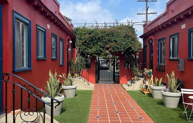 2801 - 2805 South Budlong Apartments