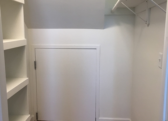 2 beds, 1.5 baths, 1,064 sqft, $3,650, Unit CH