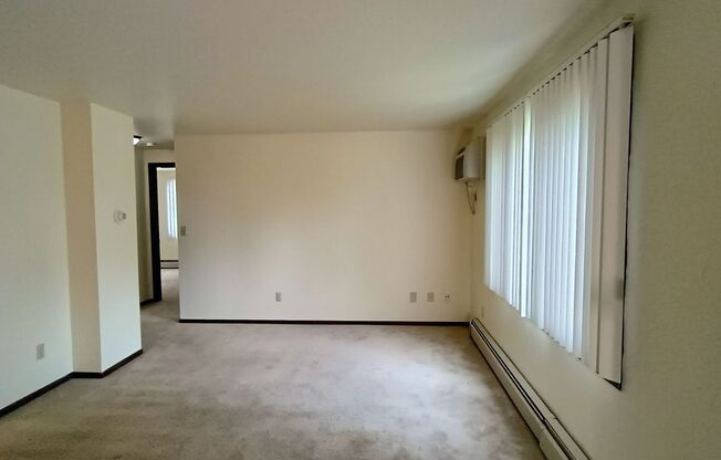 2 beds, 1 bath, 824 sqft, $1,159, Unit 1686-04