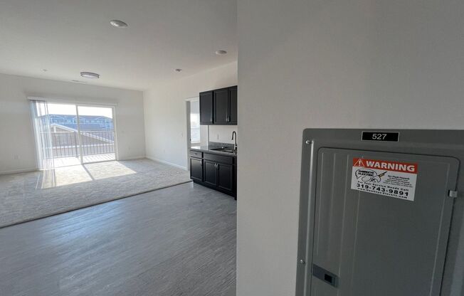 2 beds, 2 baths, 1,044 sqft, $1,410, Unit 527