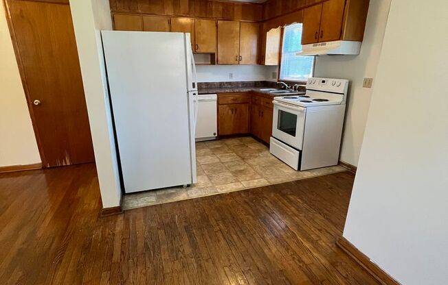 2 beds, 1 bath, 903 sqft, $1,240, Unit G-4