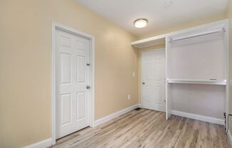 1 bed, 1 bath, $595, Unit 1 SE bedroom