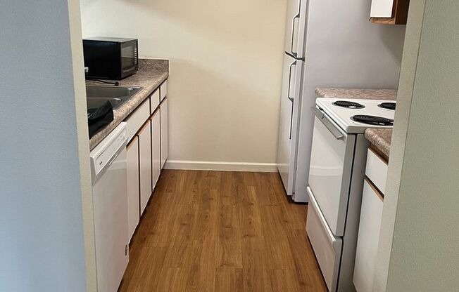 3 beds, 2 baths, 1,360 sqft, $1,489, Unit 30