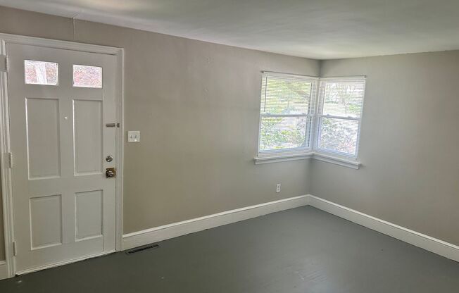 Myers Park Two Bedroom Duplex off S.Kings and Hopedale!