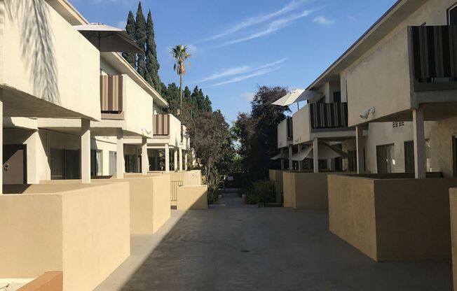 11915 Burbank Blvd Valley Village, CA 91607